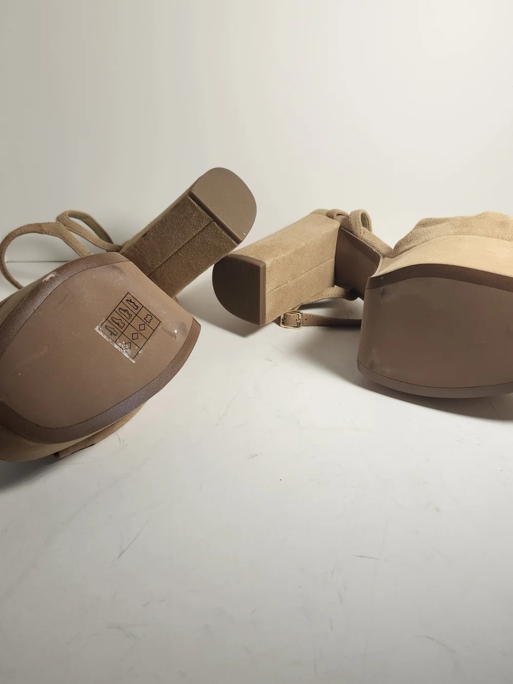 Michael Kors Size 7.5 Tan Suede Platform Sandals